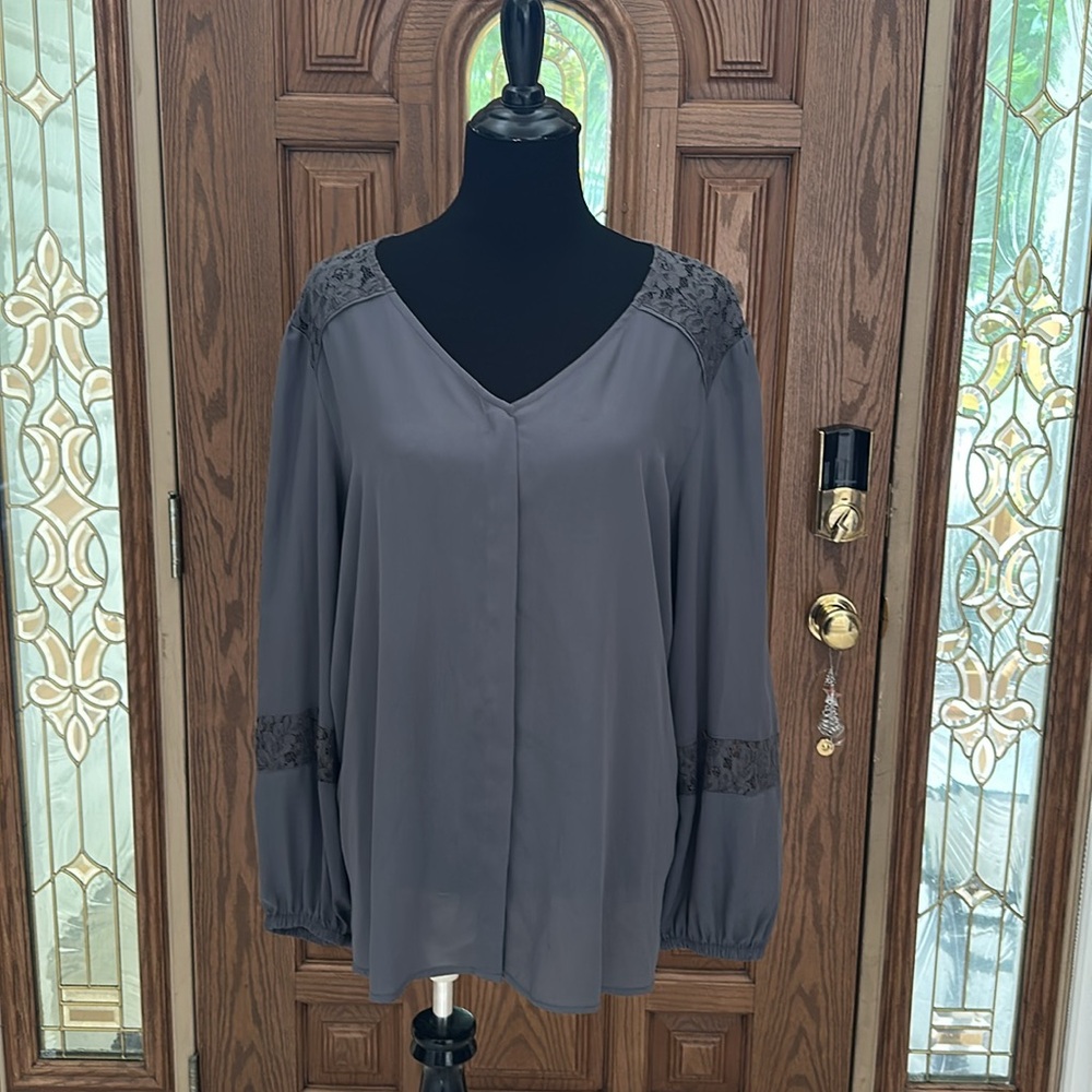 062 APR 9 Grey Hidden Button Top